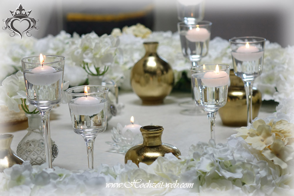 Hochzeitsdeko-Brauttisch-creme-champagner